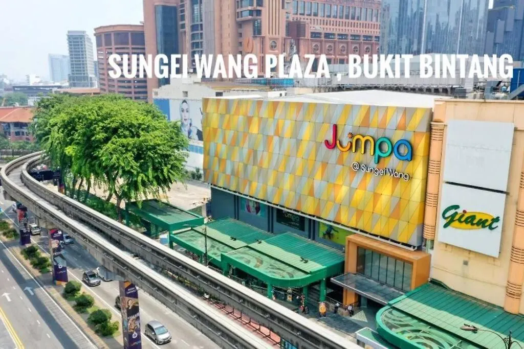 Fahrenheit Bukit Bintang Big Group 13Pax Family Suites كوالالمبور 0*,  ماليزيا