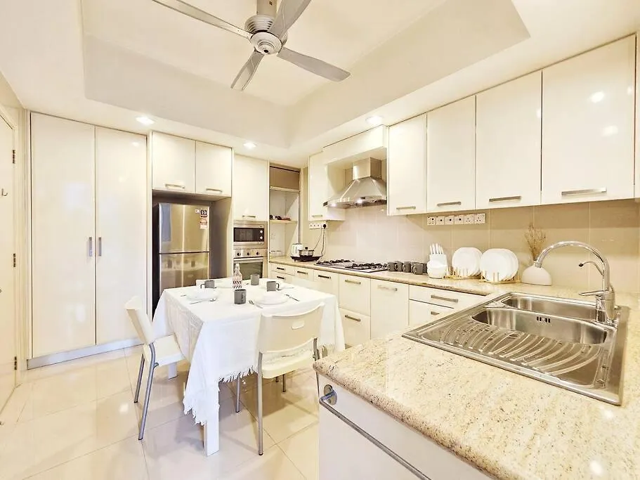 Fahrenheit Bukit Bintang Big Group 13Pax Family Suites كوالالمبور 0*,  ماليزيا