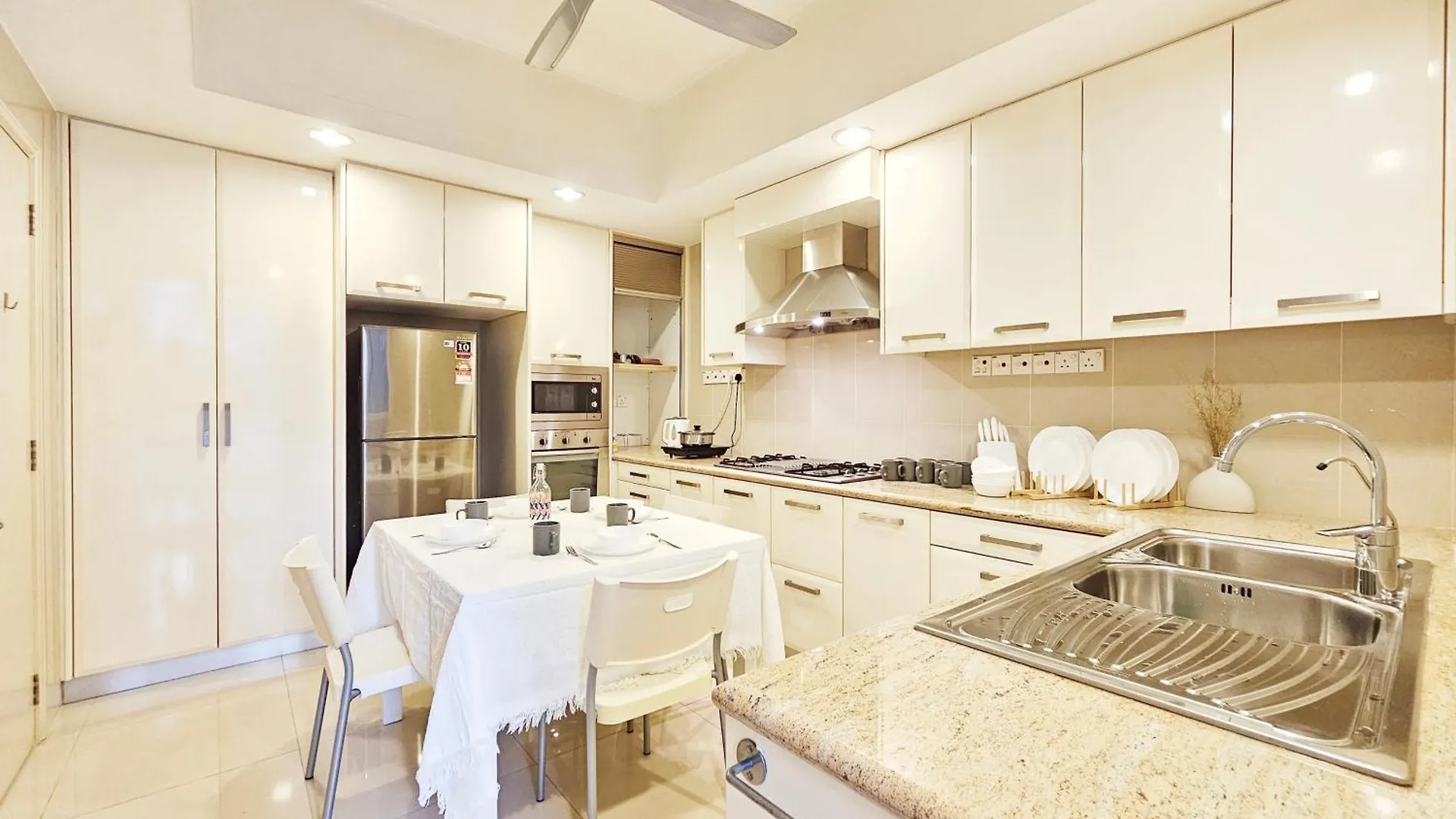 Fahrenheit Bukit Bintang Big Group 13Pax Family Suites كوالالمبور